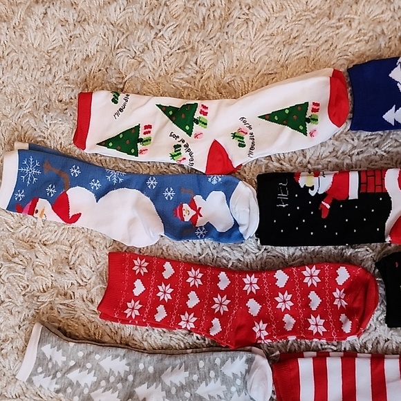 11 pair of Christmas socks. NEW - Picture 3 of 9